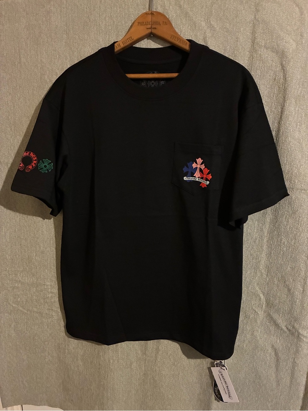 Black Pocket chrome heart colorful T-Shirt size M,L